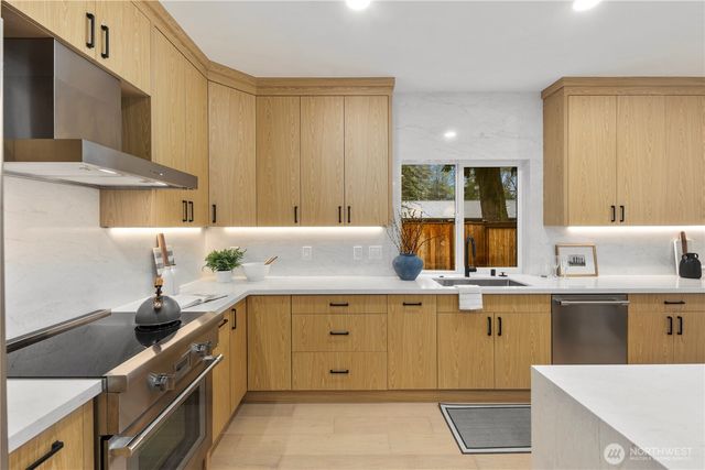 13009 NE 104th Place, Kirkland, WA 98033