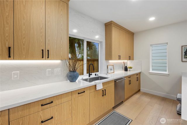 13009 NE 104th Place, Kirkland, WA 98033