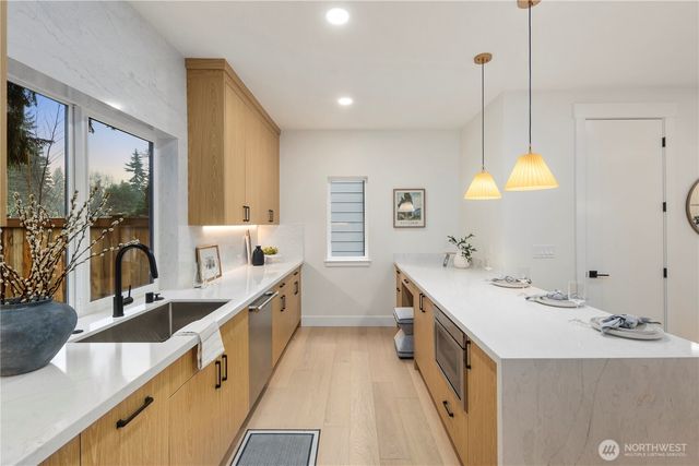 13009 NE 104th Place, Kirkland, WA 98033