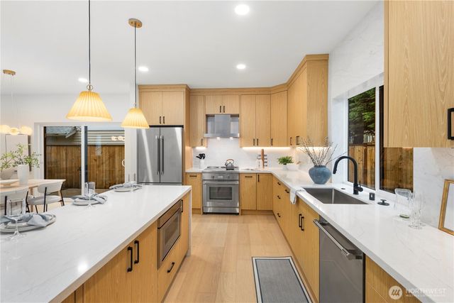 13009 NE 104th Place, Kirkland, WA 98033