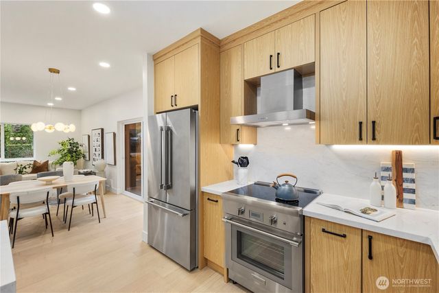 13009 NE 104th Place, Kirkland, WA 98033