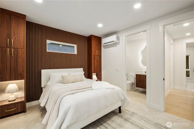 13009 NE 104th Place, Kirkland, WA 98033