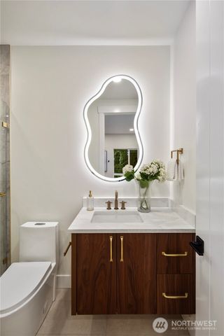 13009 NE 104th Place, Kirkland, WA 98033