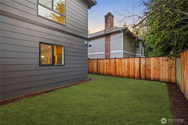 13009 NE 104th Place, Kirkland, WA 98033