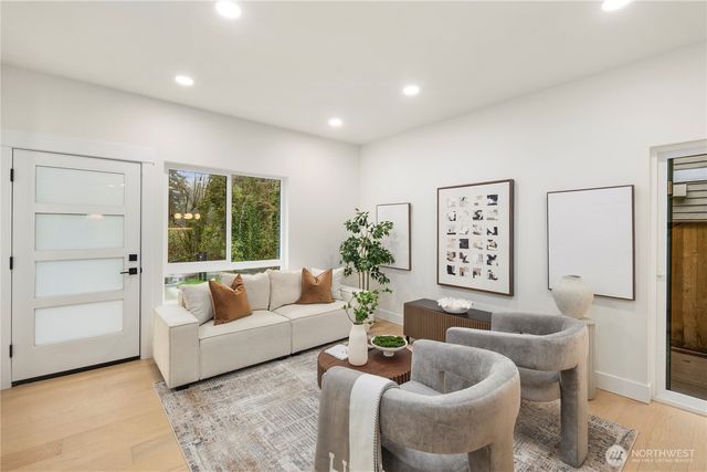 13009 NE 104th Place, Kirkland, WA 98033