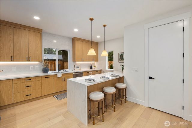 13009 NE 104th Place, Kirkland, WA 98033