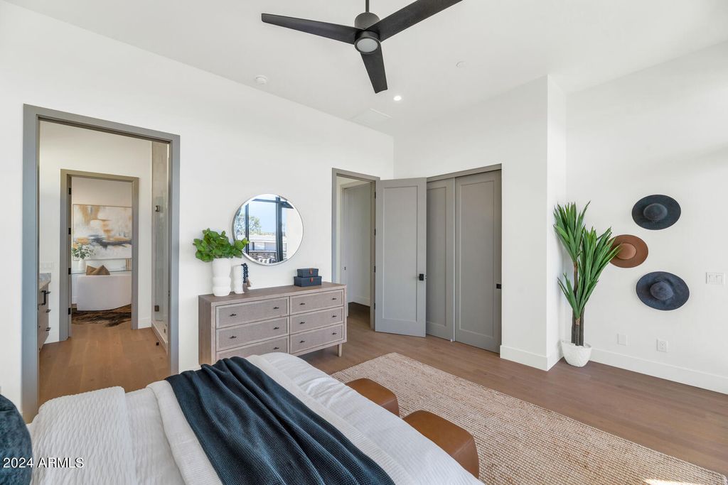 Image 20 of property listing at 6914 E 2ND Street, Scottsdale, AZ 85251