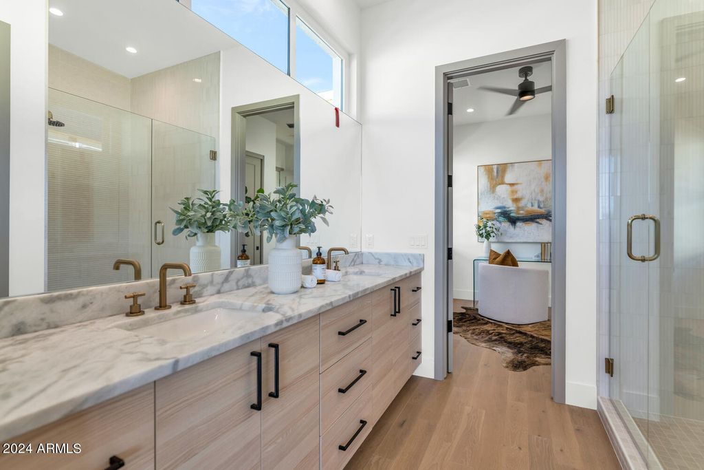 Image 23 of property listing at 6914 E 2ND Street, Scottsdale, AZ 85251