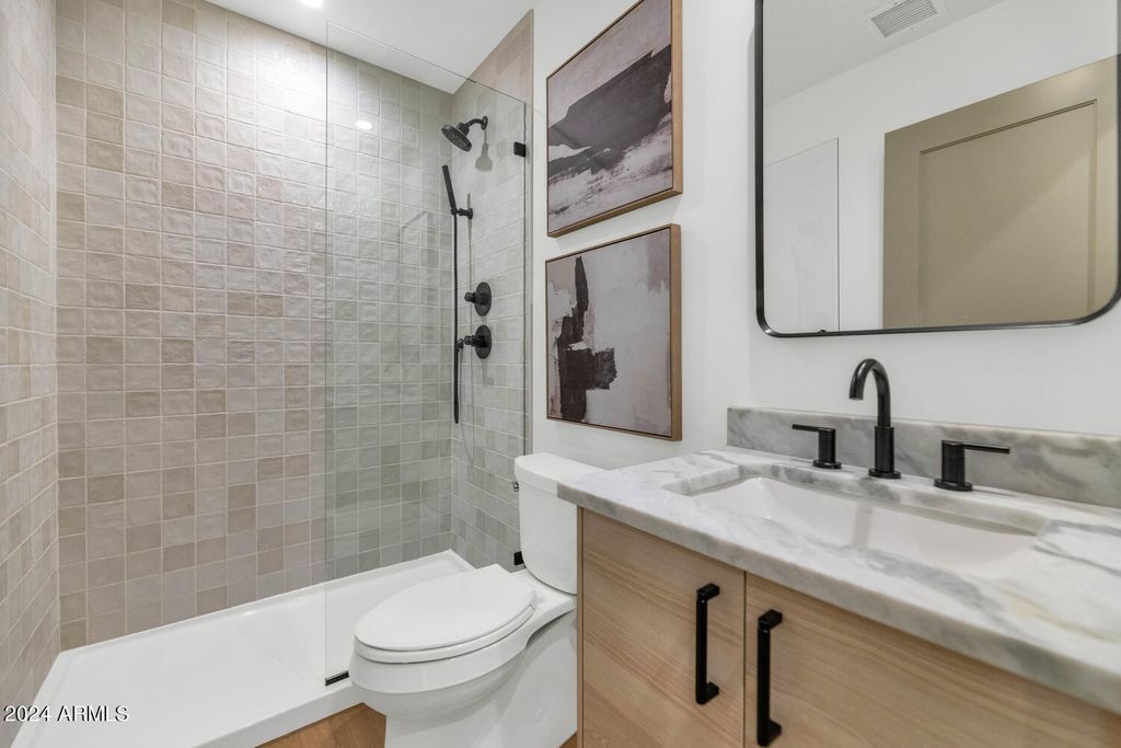 Image 28 of property listing at 6914 E 2ND Street, Scottsdale, AZ 85251