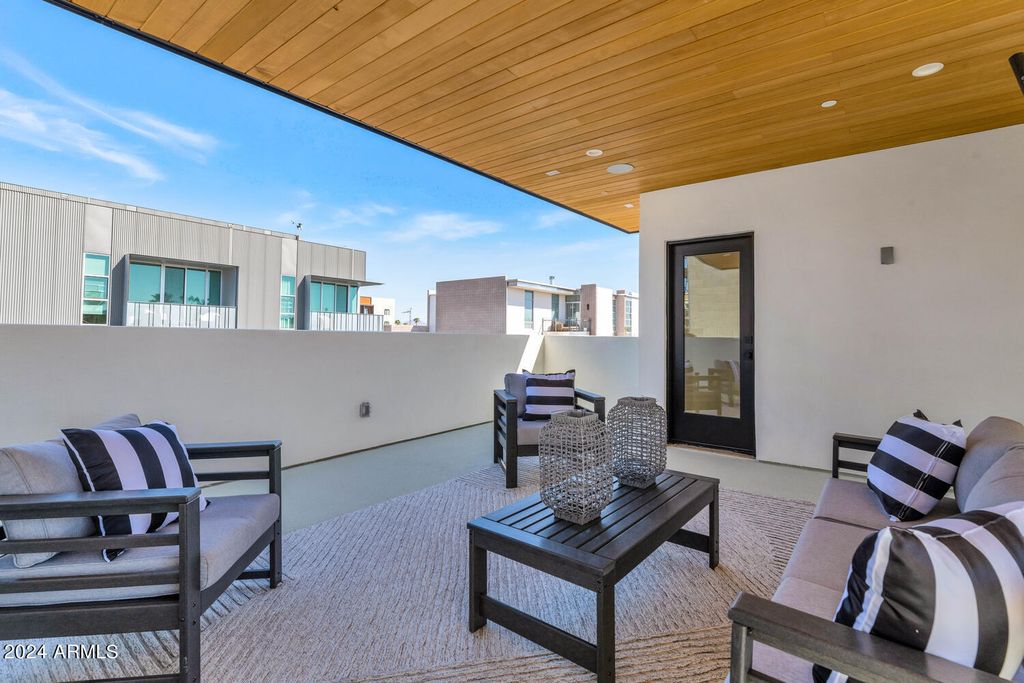 Image 30 of property listing at 6914 E 2ND Street, Scottsdale, AZ 85251