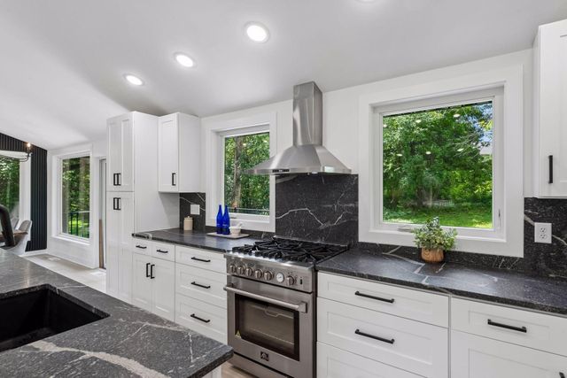 2720 Sandpiper Trail, Excelsior, MN 55331