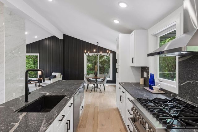 2720 Sandpiper Trail, Excelsior, MN 55331