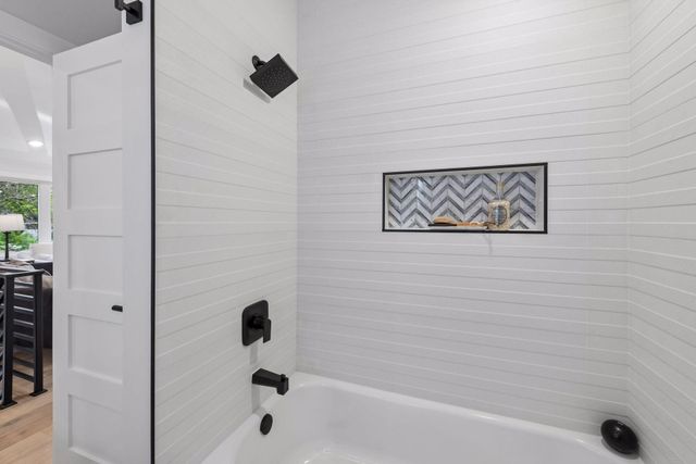 2720 Sandpiper Trail, Excelsior, MN 55331