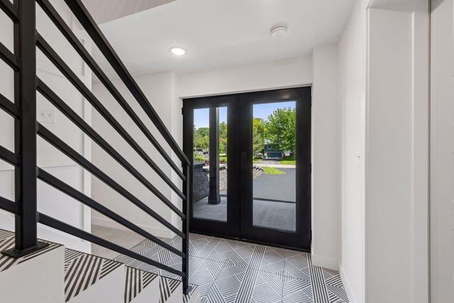 2720 Sandpiper Trail, Excelsior, MN 55331