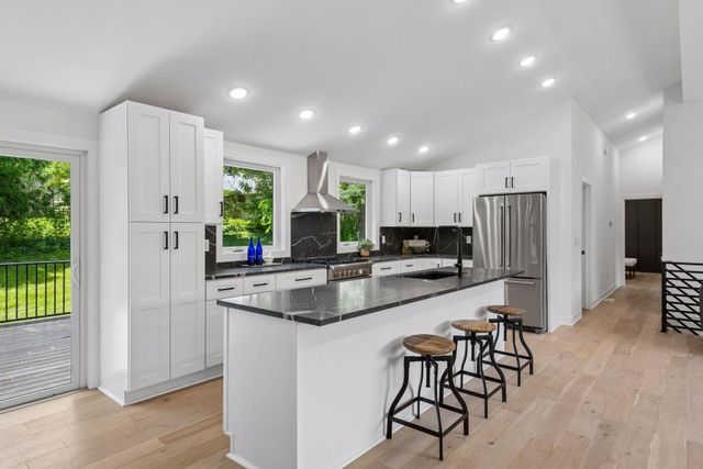 2720 Sandpiper Trail, Excelsior, MN 55331