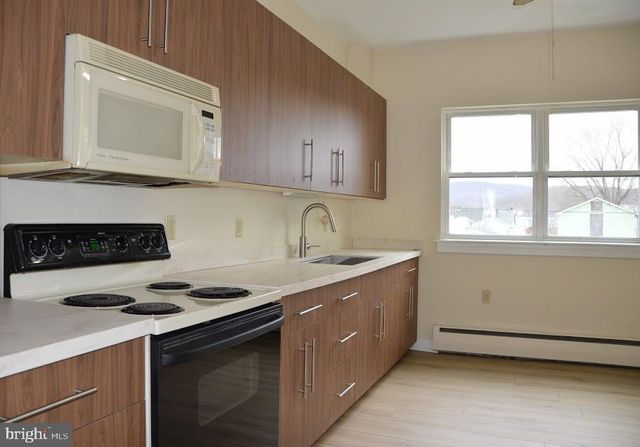 60 SCHUYLKILL ST, Cressona, PA 17929