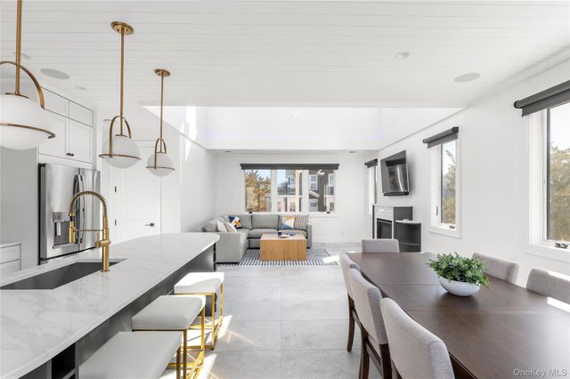 44 Island Walk, Lonelyville, NY 11706