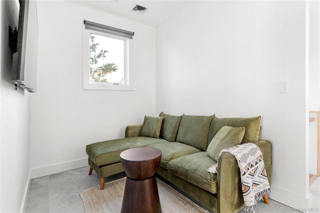 44 Island Walk, Lonelyville, NY 11706