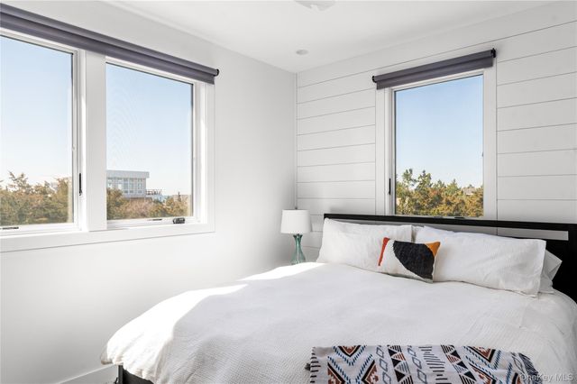 44 Island Walk, Lonelyville, NY 11706