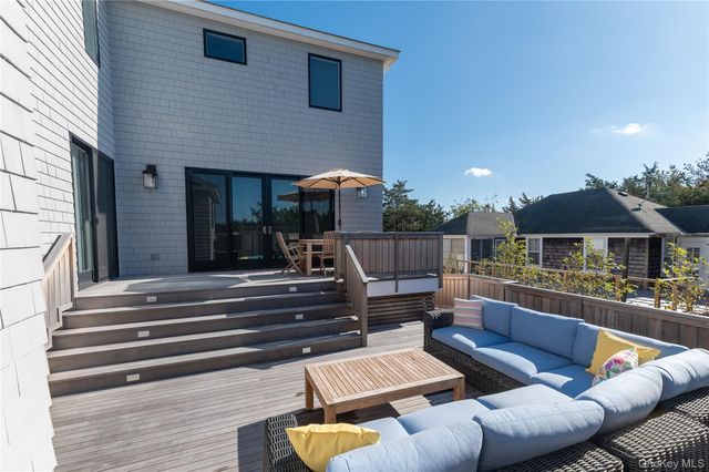 44 Island Walk, Lonelyville, NY 11706