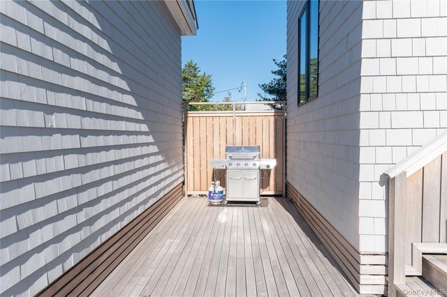 44 Island Walk, Lonelyville, NY 11706