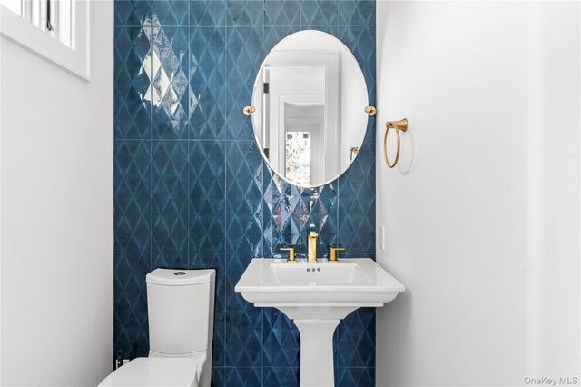 44 Island Walk, Lonelyville, NY 11706