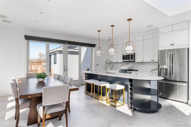 44 Island Walk, Lonelyville, NY 11706