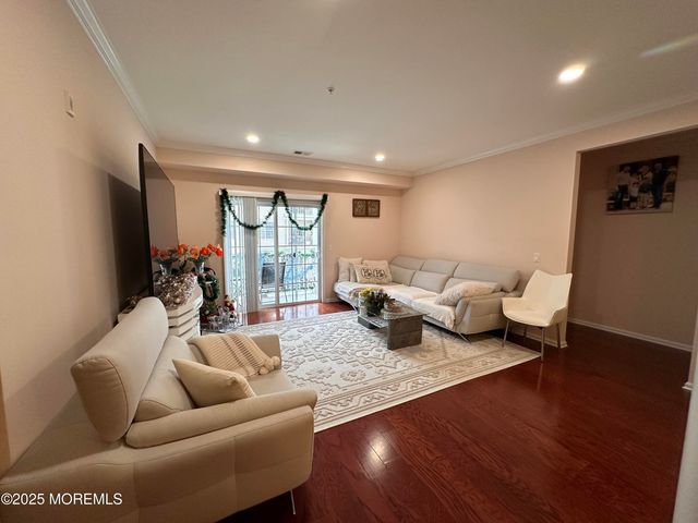 112 Regency Court, Morganville, NJ 07751