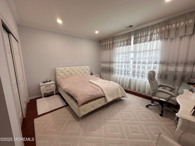 112 Regency Court, Morganville, NJ 07751