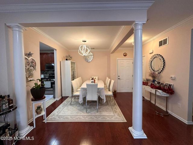 112 Regency Court, Morganville, NJ 07751