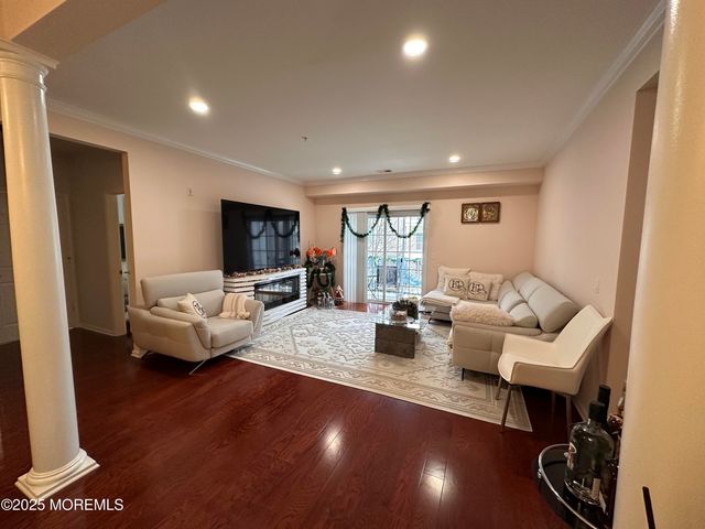 112 Regency Court, Morganville, NJ 07751