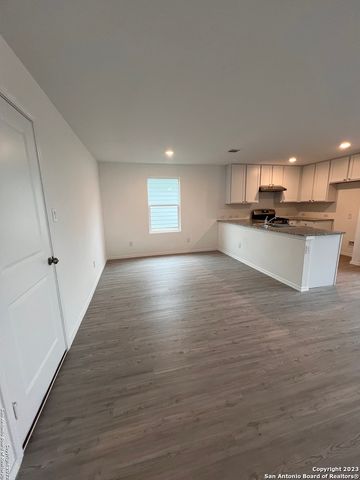 5466 Daphne Path, San Antonio, TX 78253