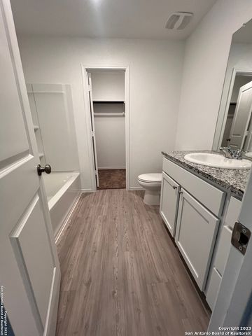 5466 Daphne Path, San Antonio, TX 78253