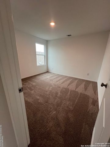 5466 Daphne Path, San Antonio, TX 78253