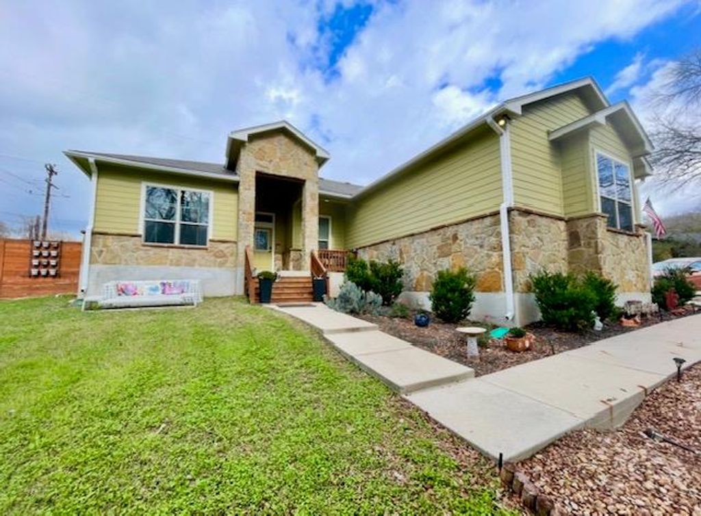 192 W Kaanapali LN, Bastrop, TX 78602