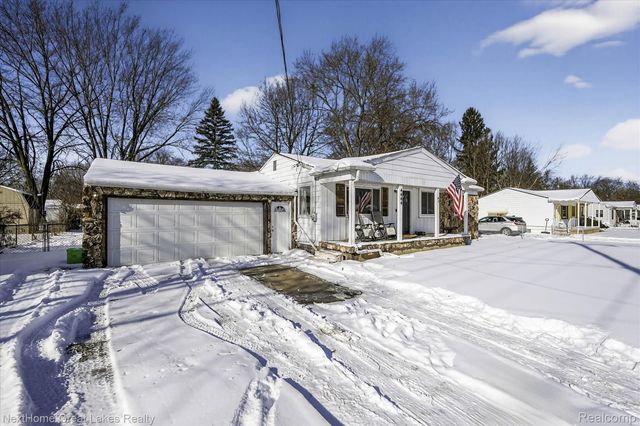 4444 Carmanwood Drive, Flint Charter Township, MI 48507