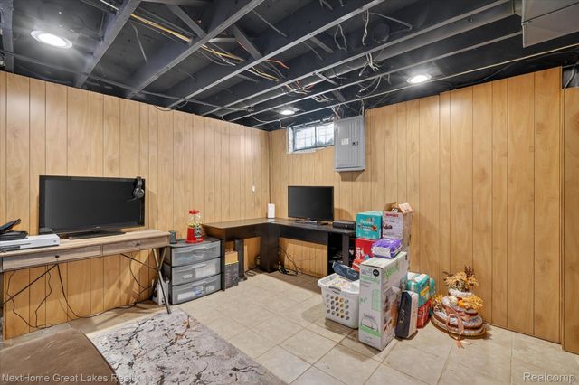 4444 Carmanwood Drive, Flint Charter Township, MI 48507