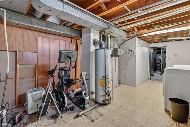 4444 Carmanwood Drive, Flint Charter Township, MI 48507