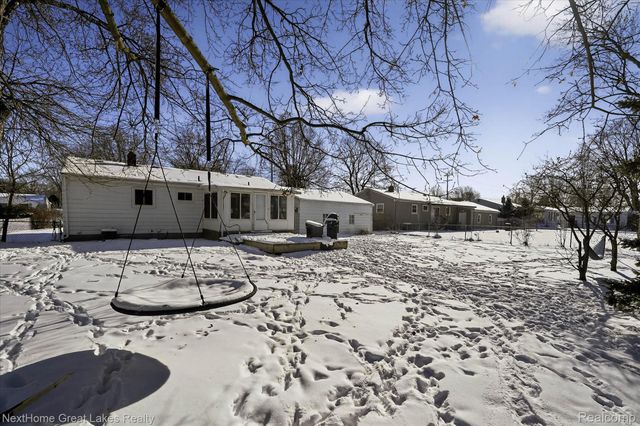 4444 Carmanwood Drive, Flint Charter Township, MI 48507