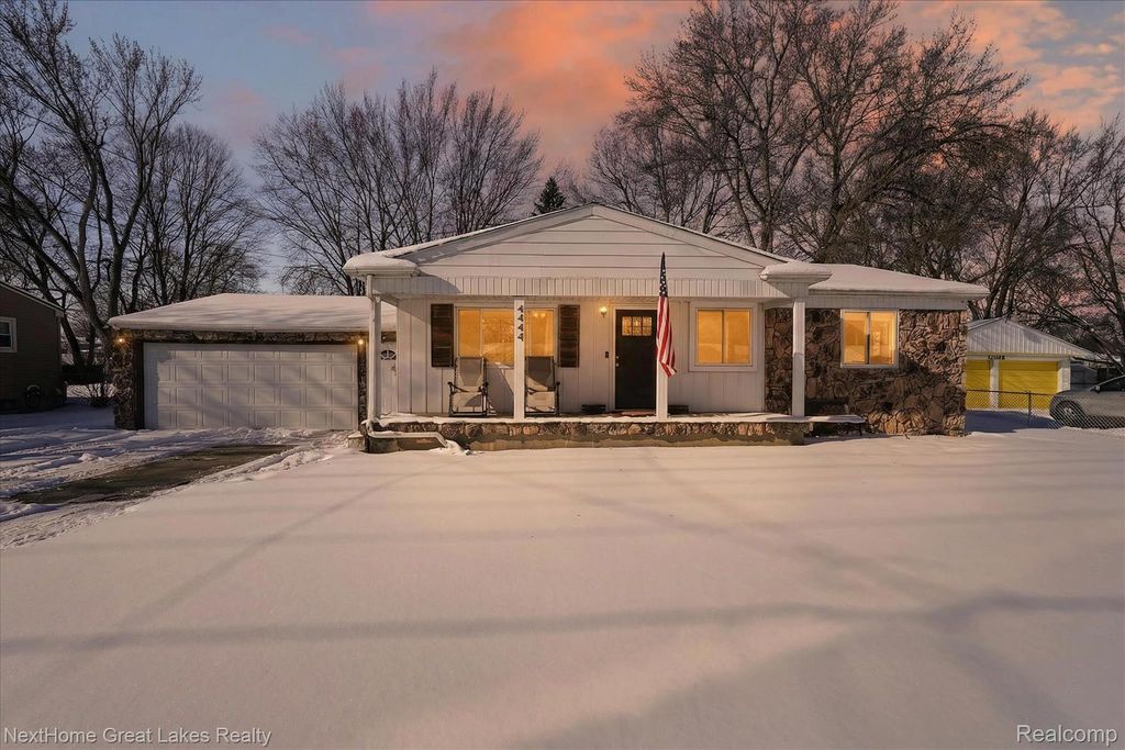 4444 Carmanwood Drive, Flint Charter Township, MI 48507