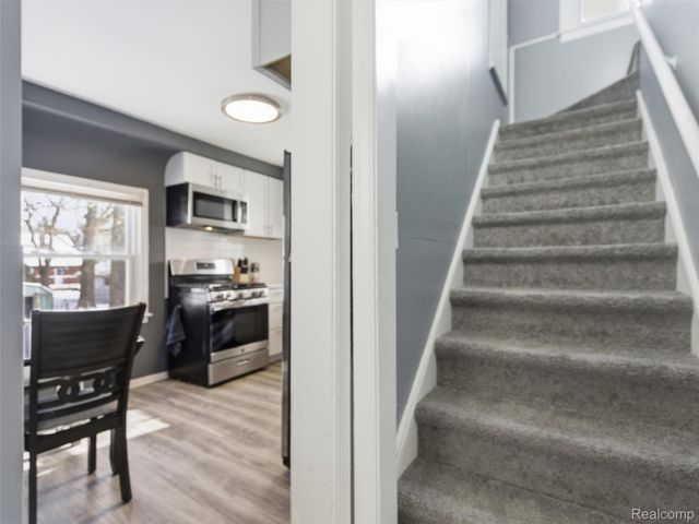 23490 Seneca Street, Oak Park, MI 48237