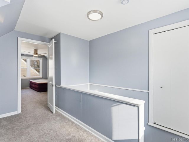 23490 Seneca Street, Oak Park, MI 48237