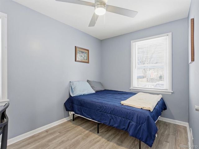 23490 Seneca Street, Oak Park, MI 48237