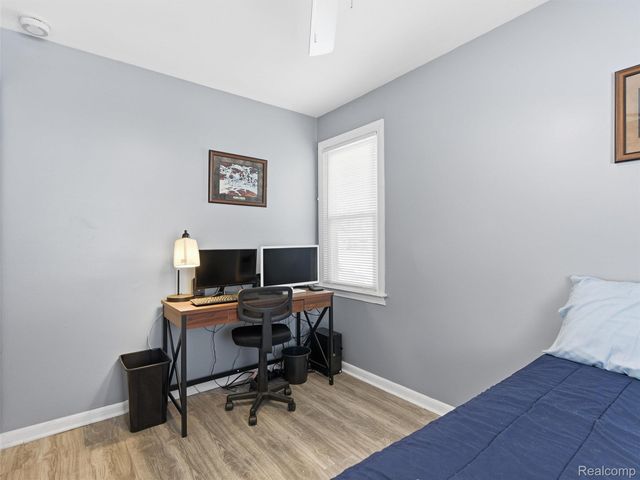 23490 Seneca Street, Oak Park, MI 48237