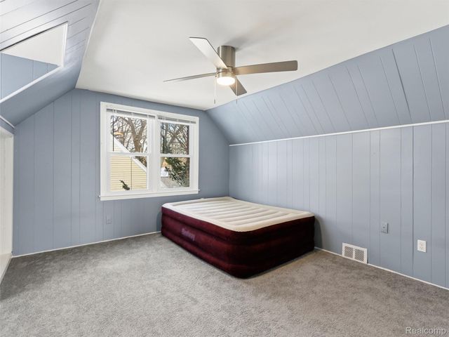 23490 Seneca Street, Oak Park, MI 48237