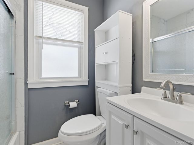 23490 Seneca Street, Oak Park, MI 48237