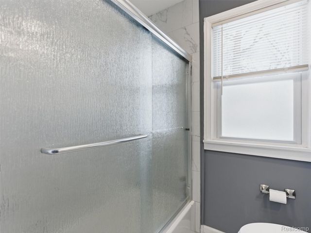 23490 Seneca Street, Oak Park, MI 48237