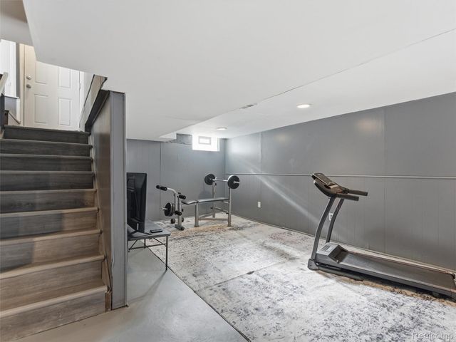 23490 Seneca Street, Oak Park, MI 48237