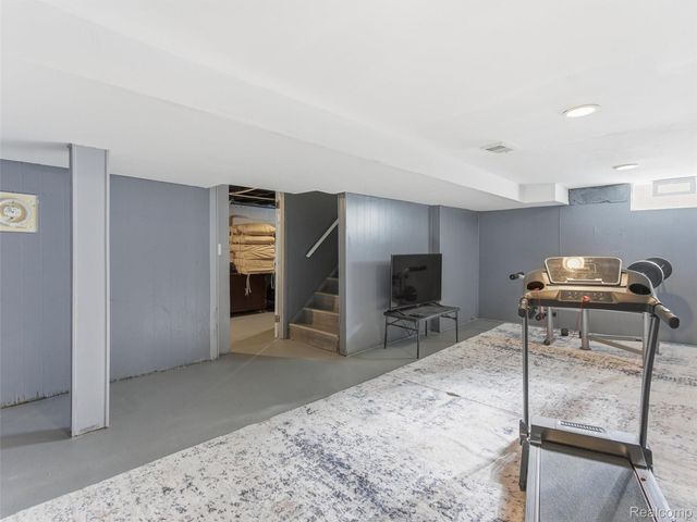 23490 Seneca Street, Oak Park, MI 48237