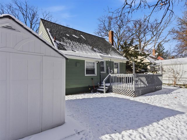 23490 Seneca Street, Oak Park, MI 48237